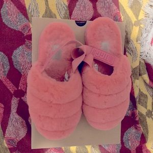 Ugg super fluff slipper size 7